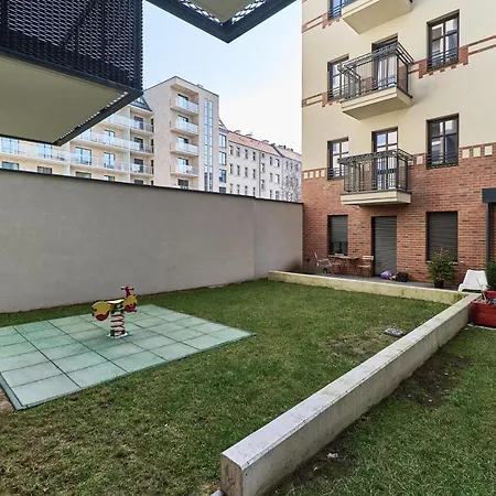 Under The Wroclove Sky By Renters Apartmán *