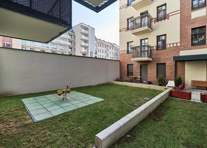 Under The Wroclove Sky By Renters Apartman *