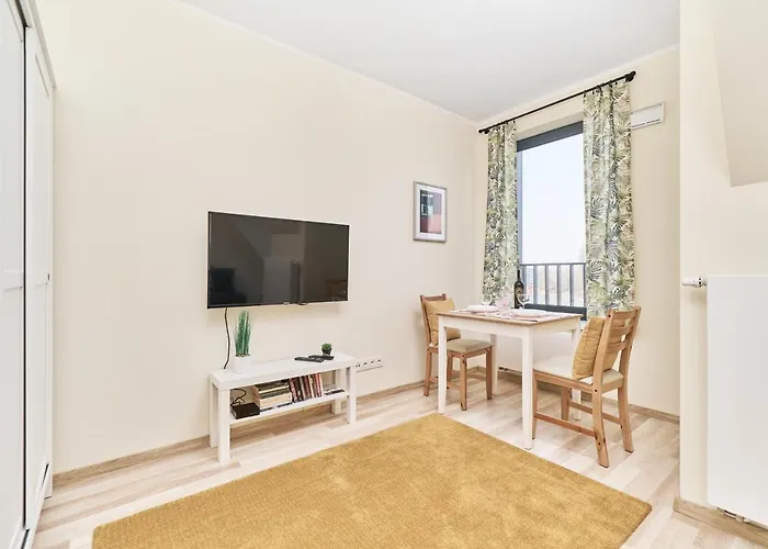 Apartman Under The Wroclove Sky By Renters