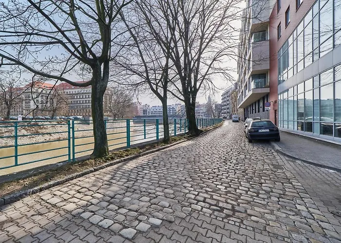 Under The Wroclove Sky By Renters Apartman *