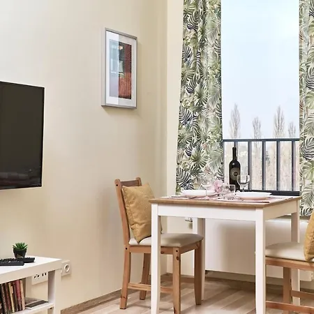 Under The Wroclove Sky By Renters شقة