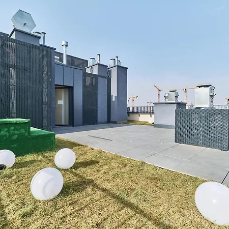 Under The Wroclove Sky By Renters شقة