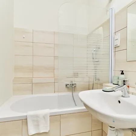 Under The Wroclove Sky By Renters شقة *