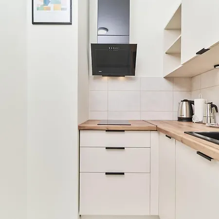 Under The Wroclove Sky By Renters شقة